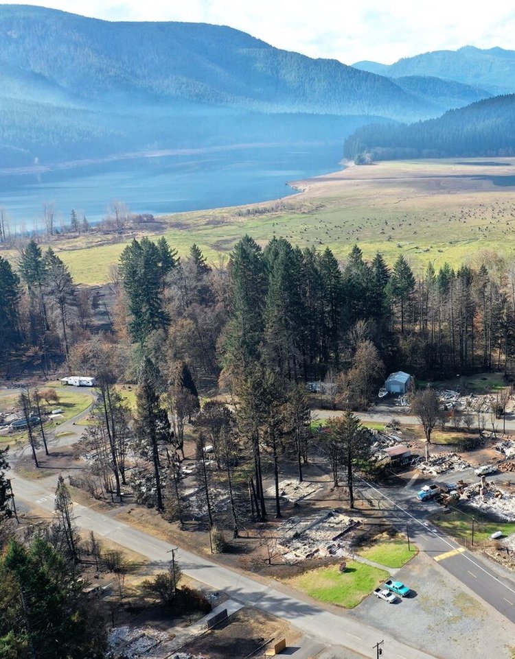 [picture of oregon mountain affected by fires]